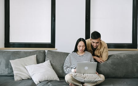 Couple searching for a list of the best egg donor agencies and egg banks for donor egg IVF.